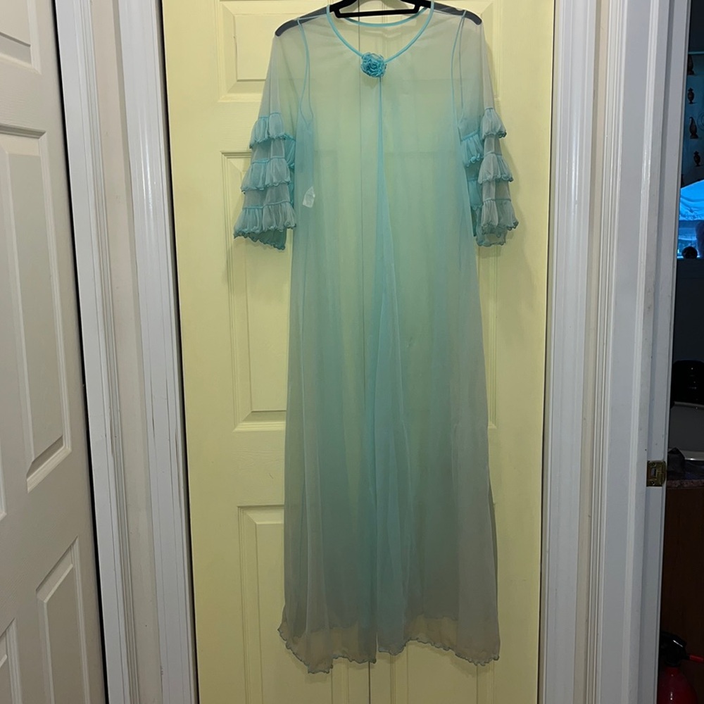 Jenelle of California Vintage ruffle sleeve Penoir topper